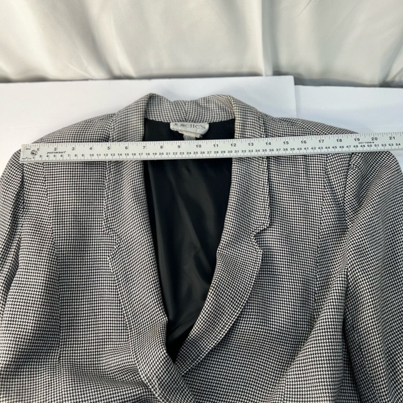 Elegant Black and White Checkered Blaze - Picture 5 of 14